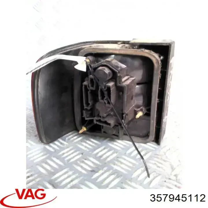 Фара задня права зовнішня VAG 357945112