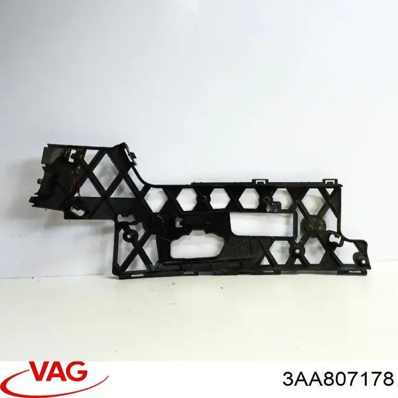 Направляюча переднього бампера, права FPS FP7423922 ціна, від 10.39 USD