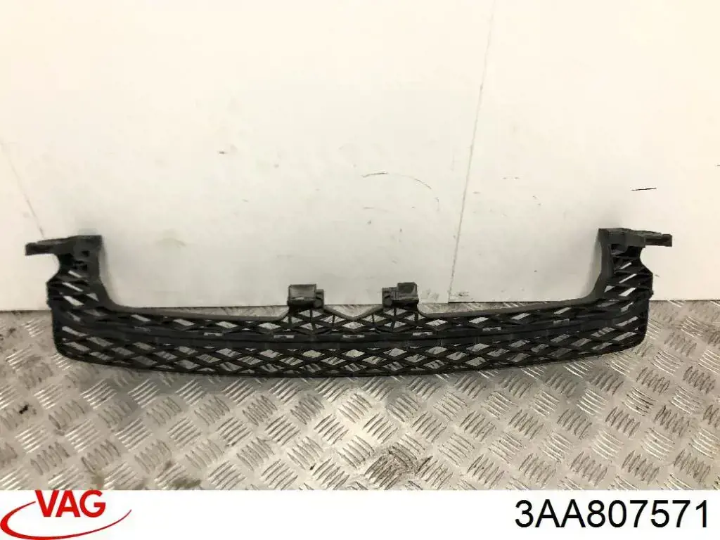 Купити 3AA807571 VAG Кронштейн бампера переднього, центральний