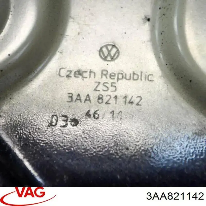 Кронштейн кріплення крила переднього правого, передній 3AA821142 VAG