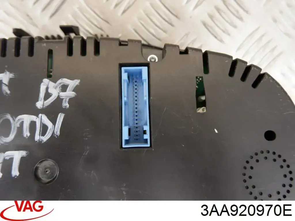 Прилади управління VAG 3AA920970E ціна, від 19.00 USD