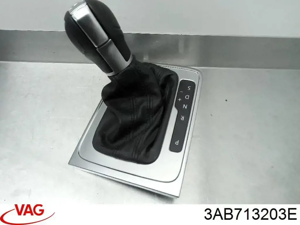 Облицювання важеля перемикання передач АКПП VAG 3AB713203E