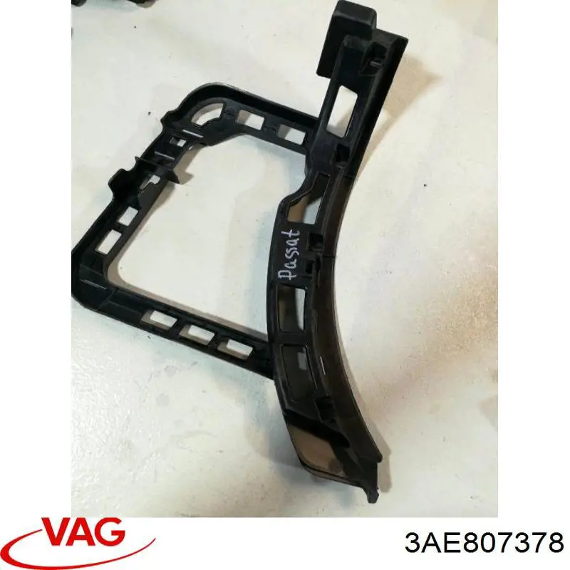 Купити 3AE807378 VAG Кронштейн бампера заднього, зовнішній правий