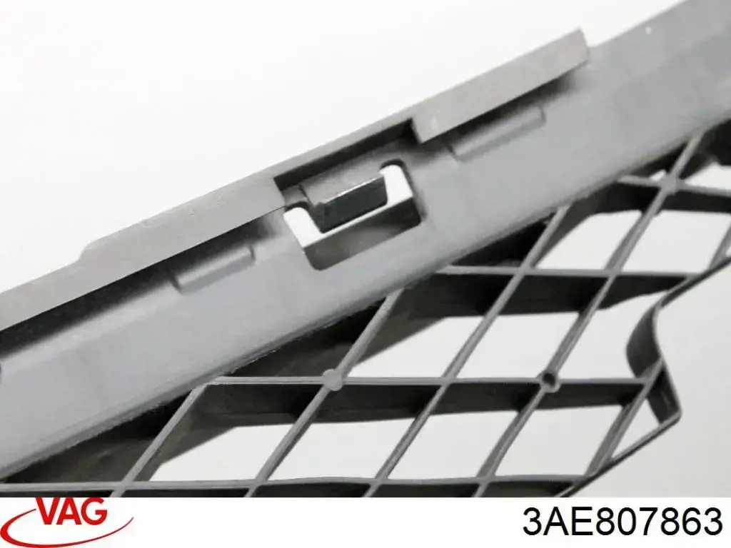 Кронштейн бампера заднього, центральний VAG 3AE807863