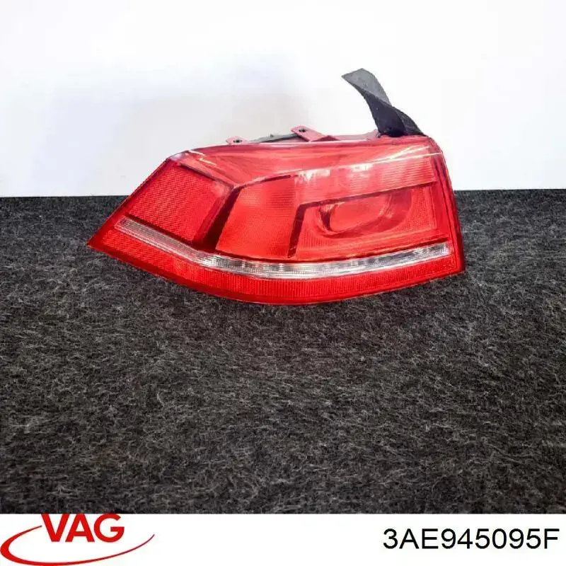 3AE945095F VAG Задній лівий зовнішній ліхтар