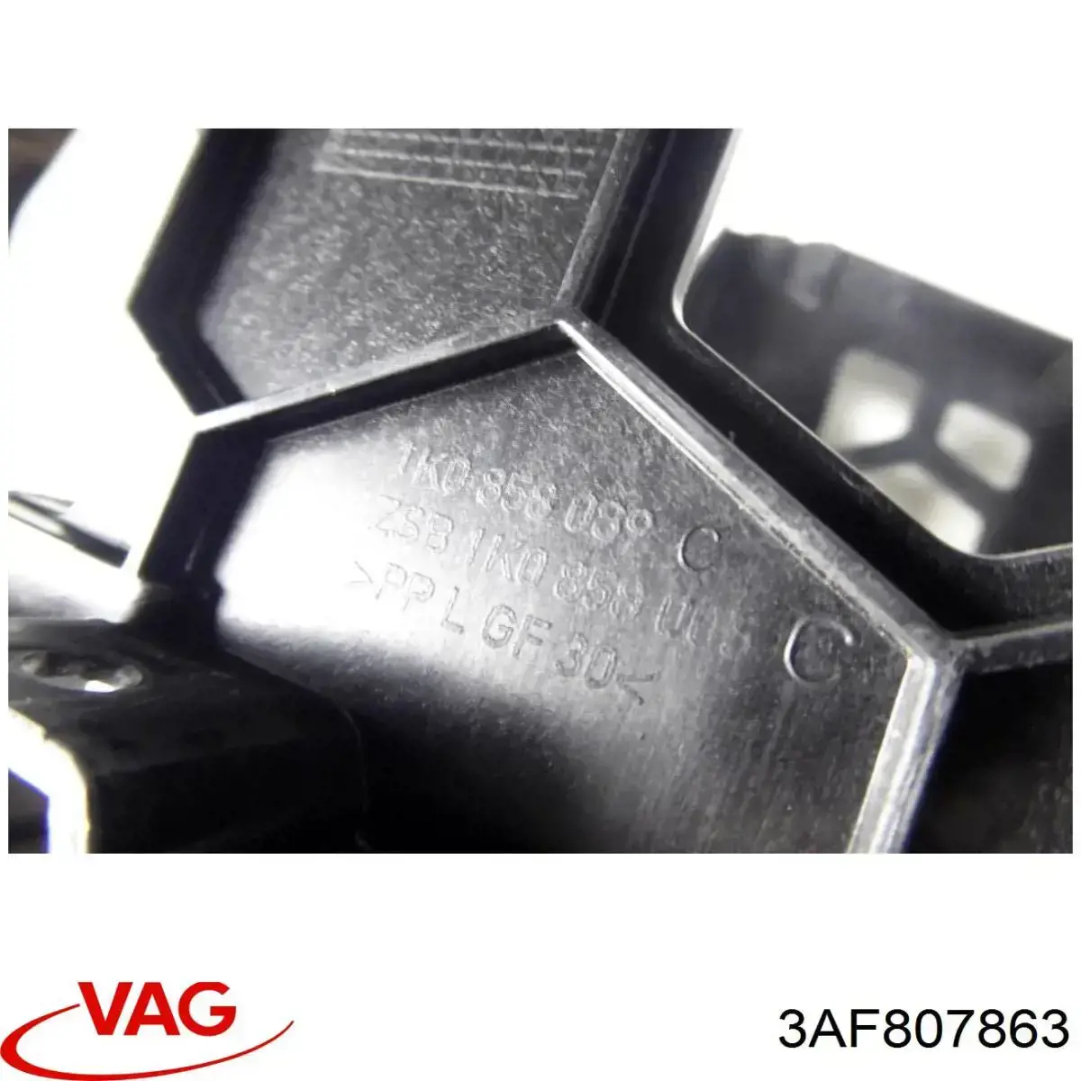 Кронштейн бампера заднього, центральний VAG 3AF807863