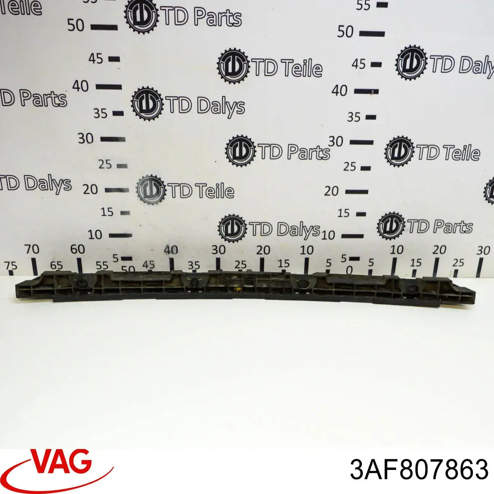 Кронштейн бампера заднього, центральний 3AF807863 VAG