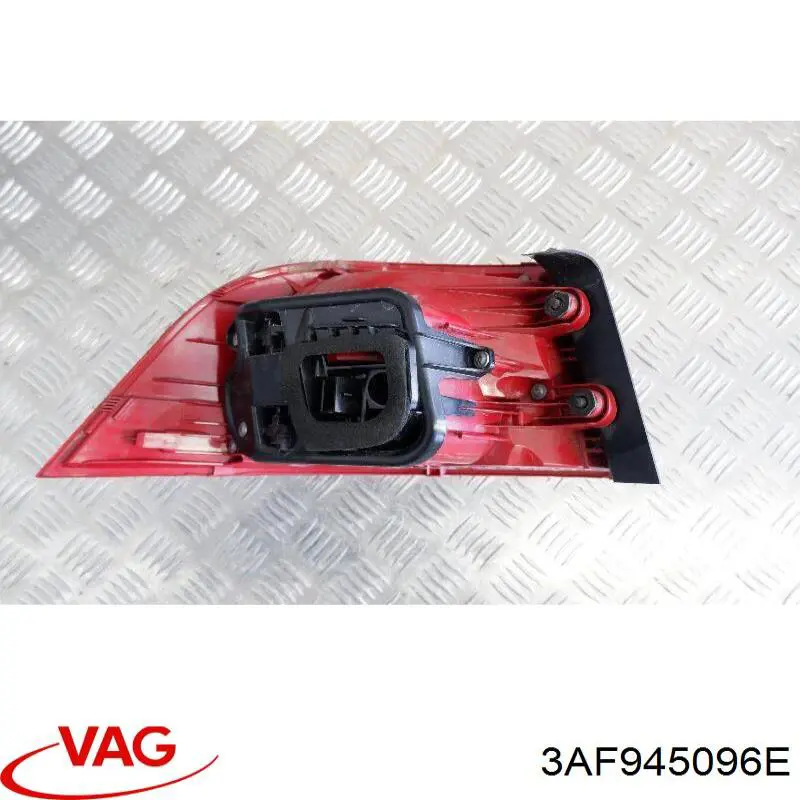 Купити 3AF945096E VAG Ліхтар задній правий, зовнішній