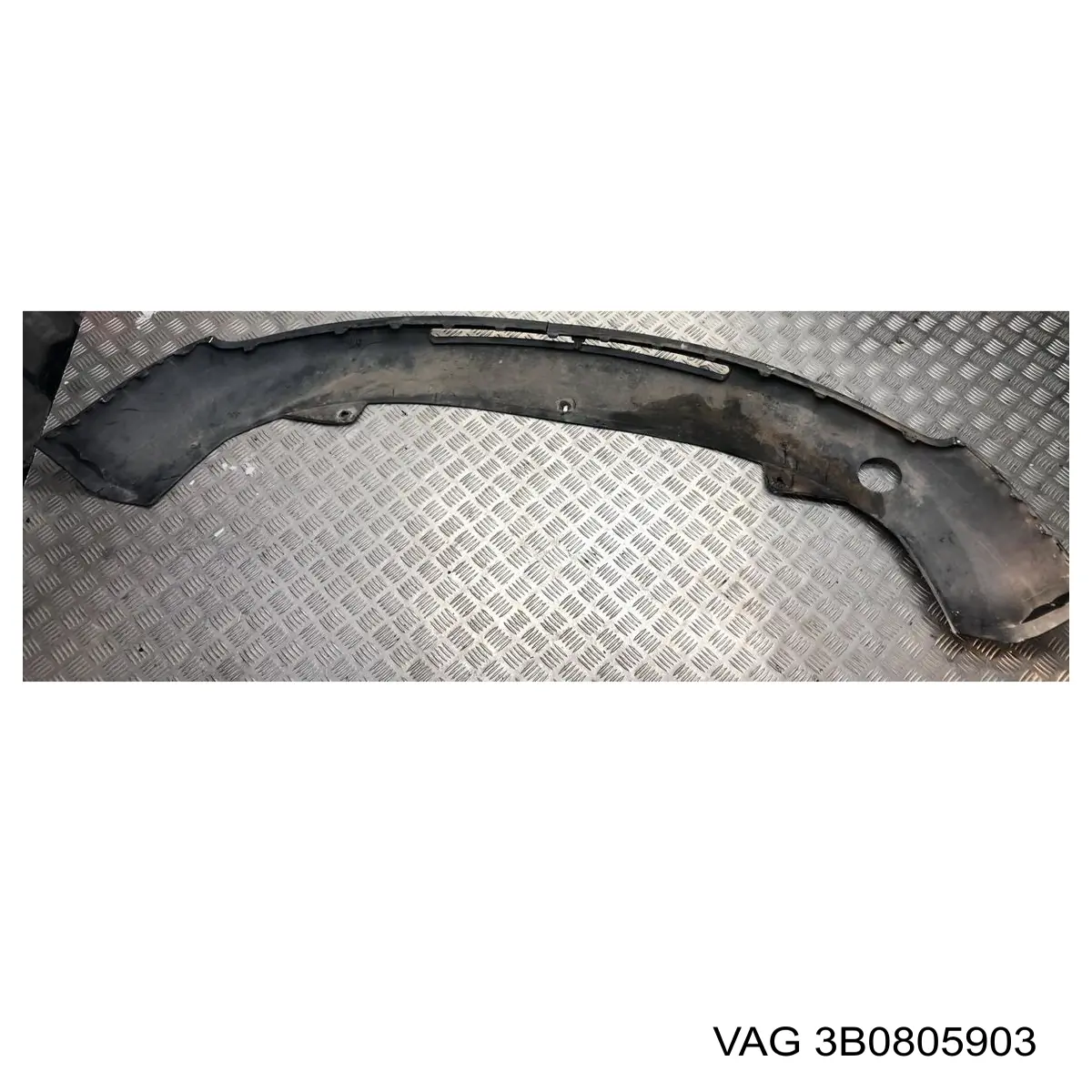 Нижня накладка на передній бампер Elit 9539225 ціна, від 16.14 USD