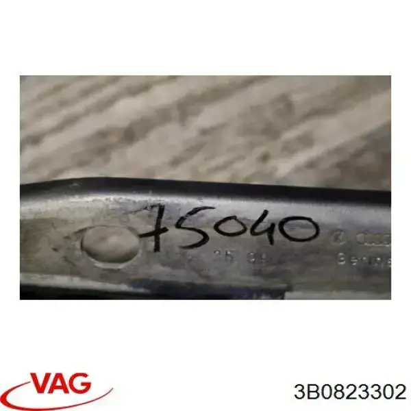 Петля капота, права VAG 3B0823302