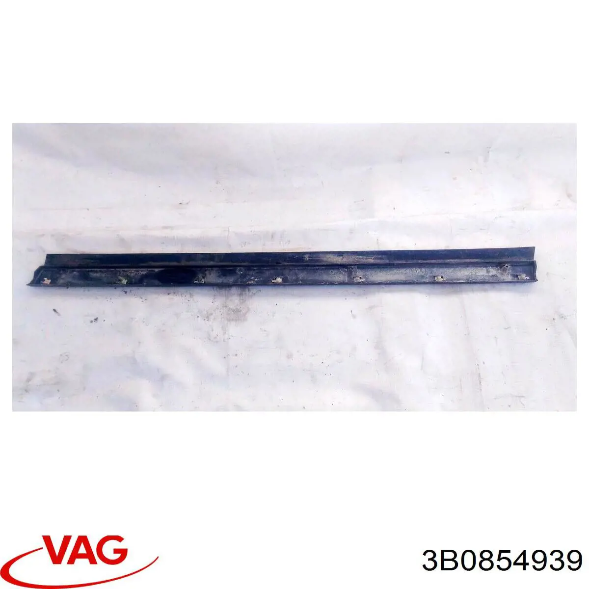 Купити 3B0854939 VAG Накладка передньої лівої двері