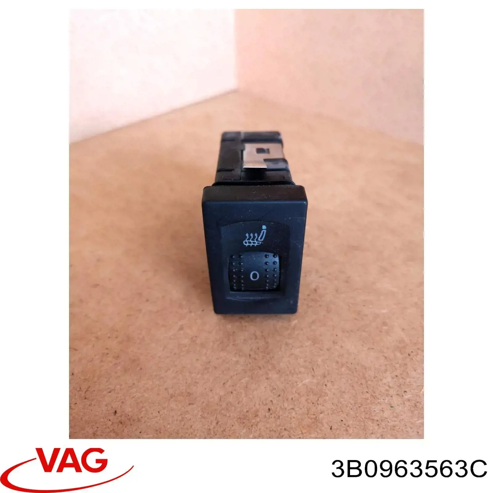 Купити 3B0963563C VAG Кнопка вмикання обігріву сидіння