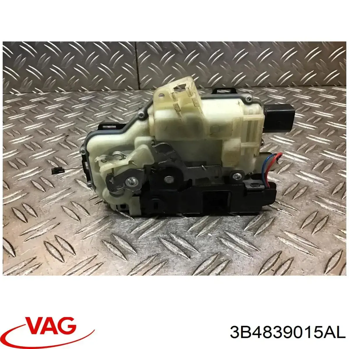 Замок задньої двері, лівої 3B4839015AL VAG