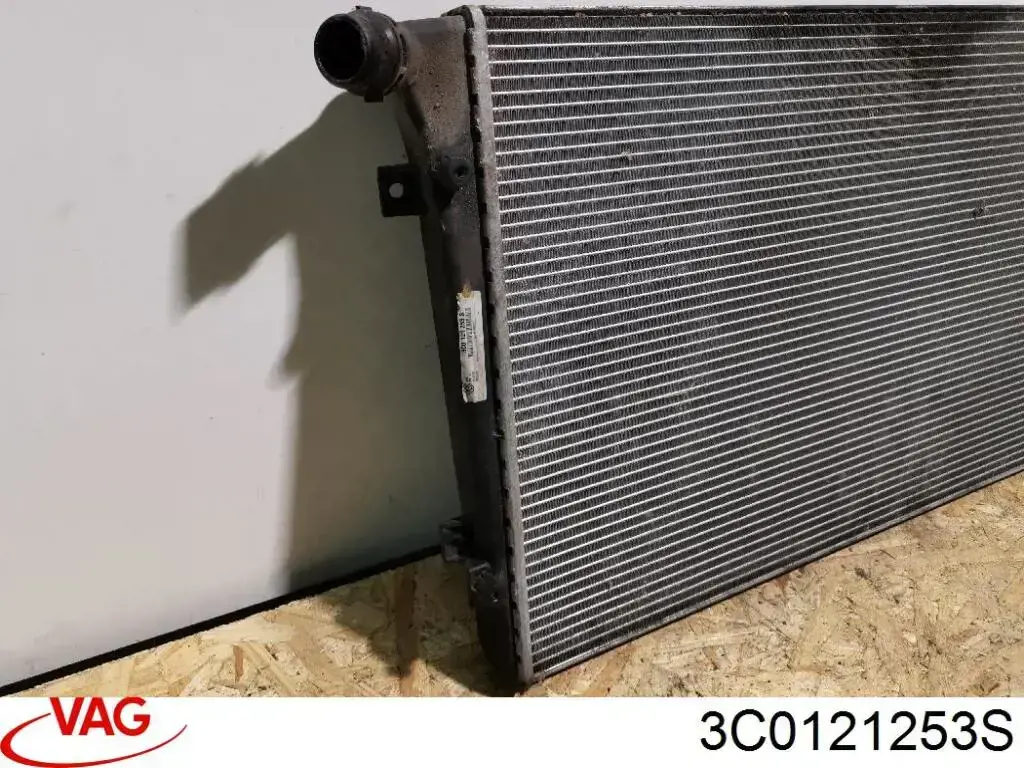 Радіатор основний VAG 3C0121253S ціна, від 50.22 USD