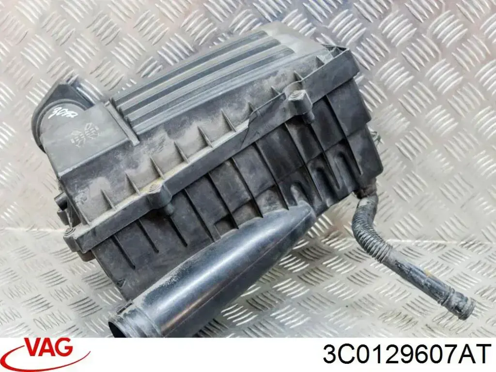 Корпус повітряного фільтра VAG 3C0129607BP ціна, від 70.38 USD