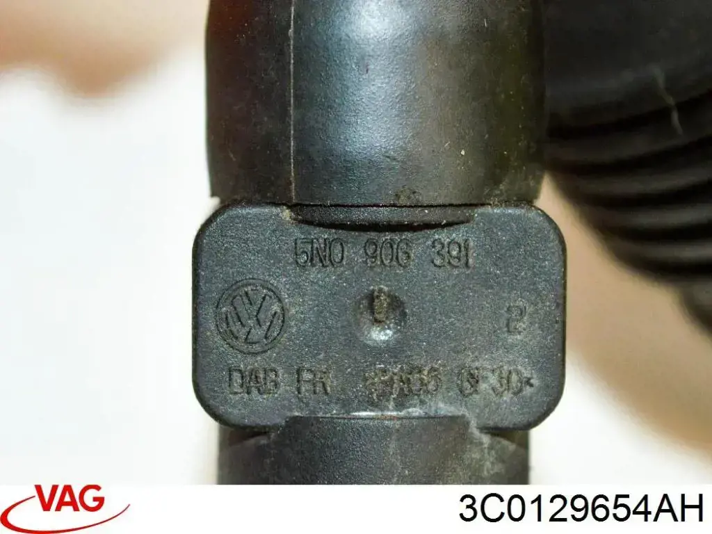 Патрубок повітряний, вихід повітряного фільтра VAG 3C0129654AH ціна, від 18.98 USD
