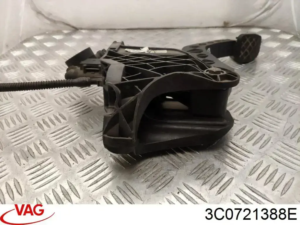 Купити 3C0721388E VAG Головний циліндр зчеплення