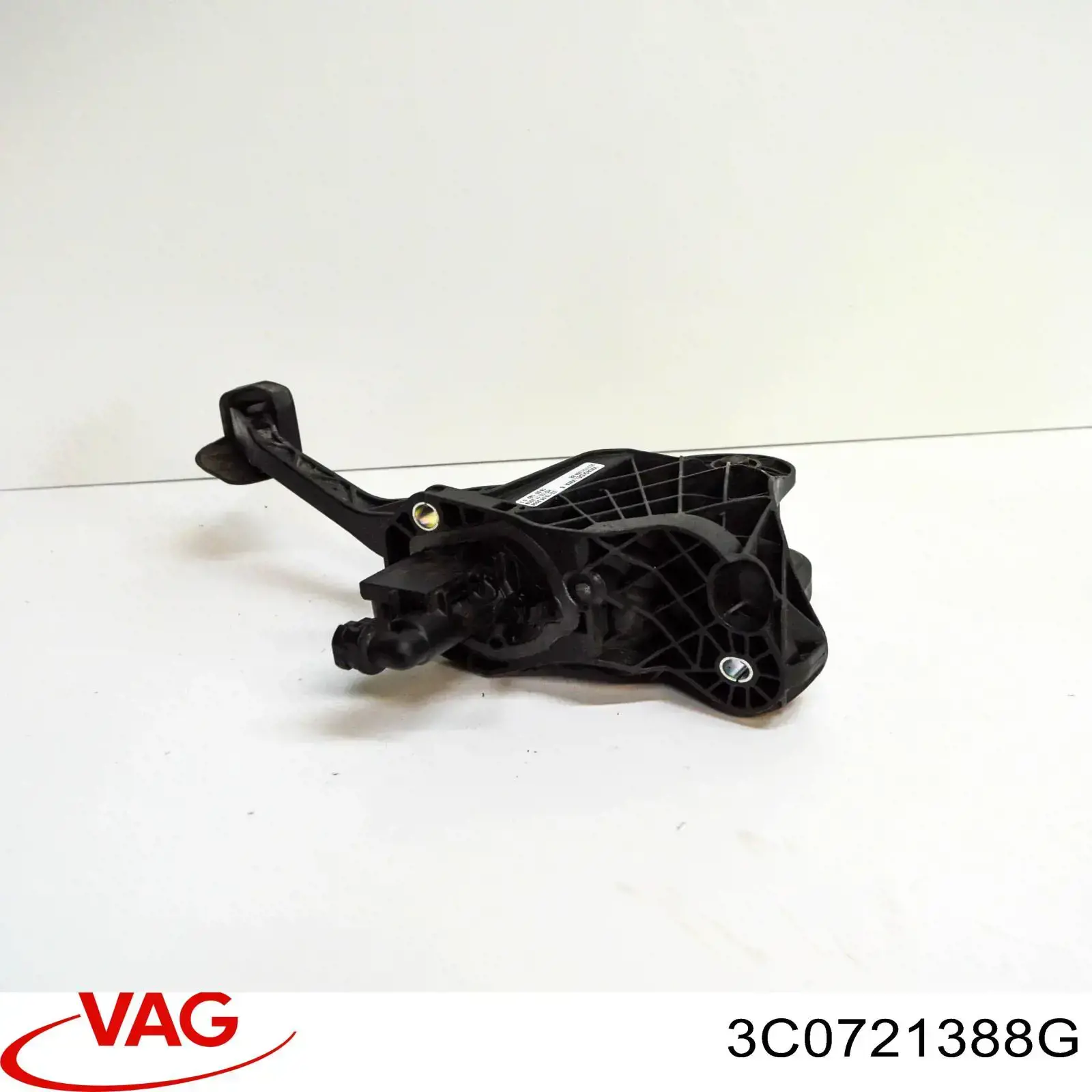 Головний циліндр зчеплення 3C0721388G VAG