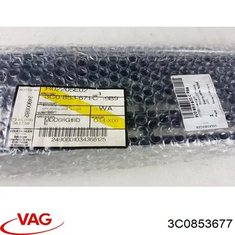 3C0853677 VAG Решітка переднього бампера, центральна