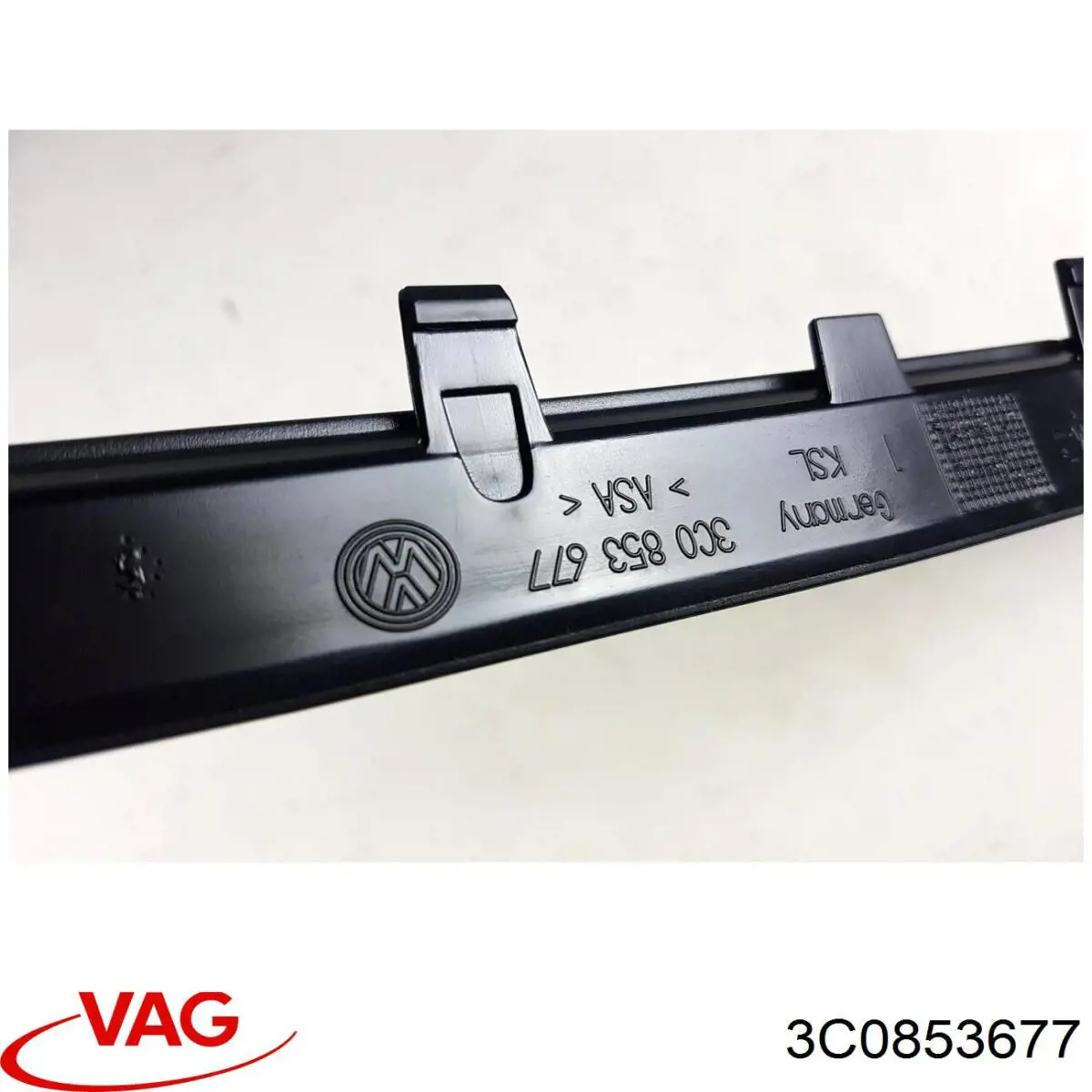Решітка переднього бампера, центральна VAG 3C0853677 ціна, від 12.25 USD