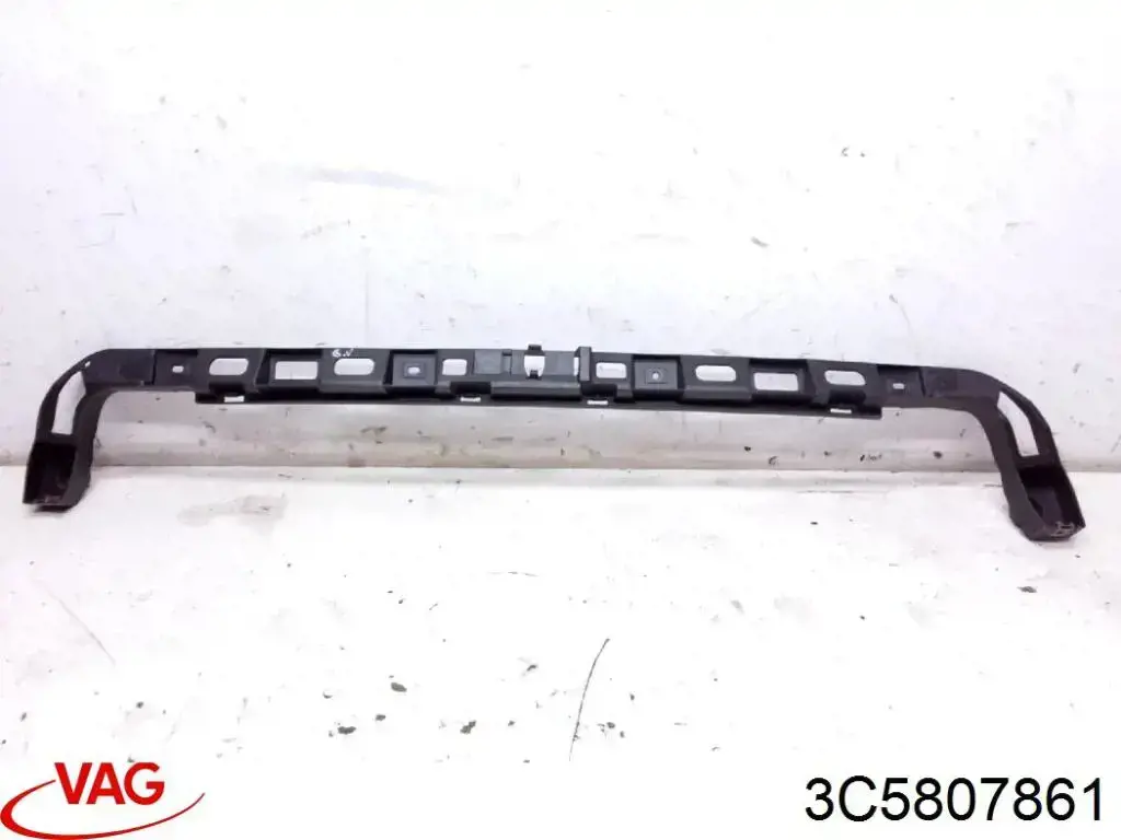 Кронштейн бампера заднього, центральний VAG 3C5807861 ціна, від 12.43 USD