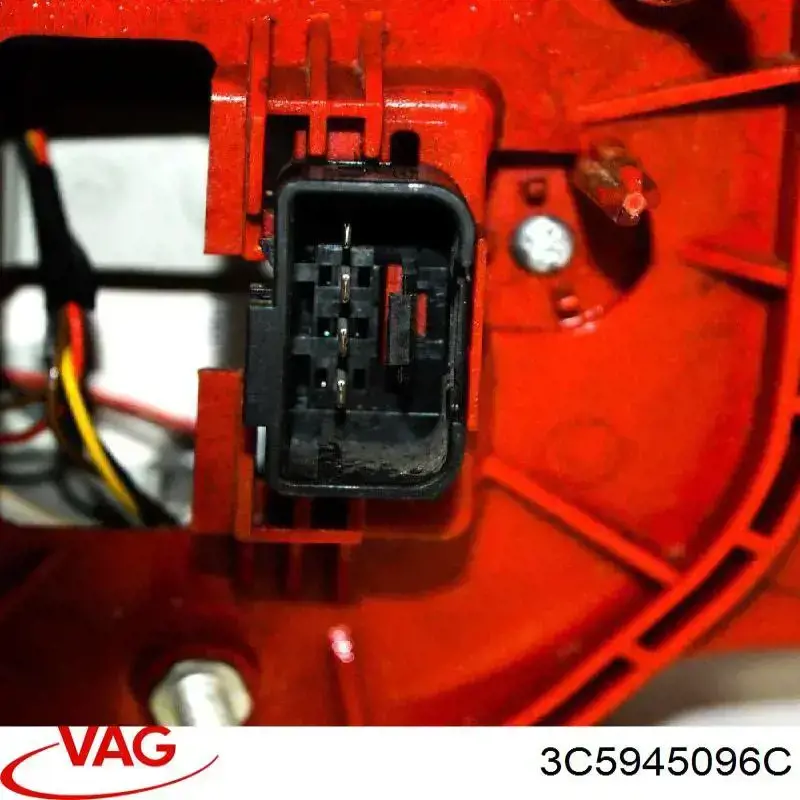 3C5945096C VAG Задній правий зовнішній ліхтар