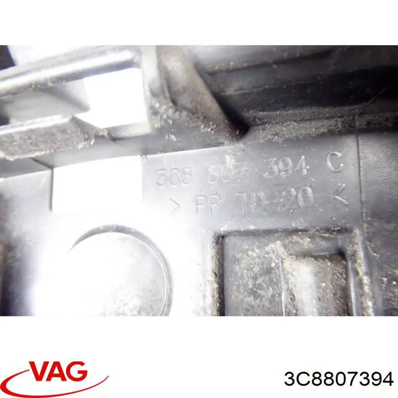 Направляюча заднього бампера, права VAG 3C8807394 ціна, від 6.33 USD