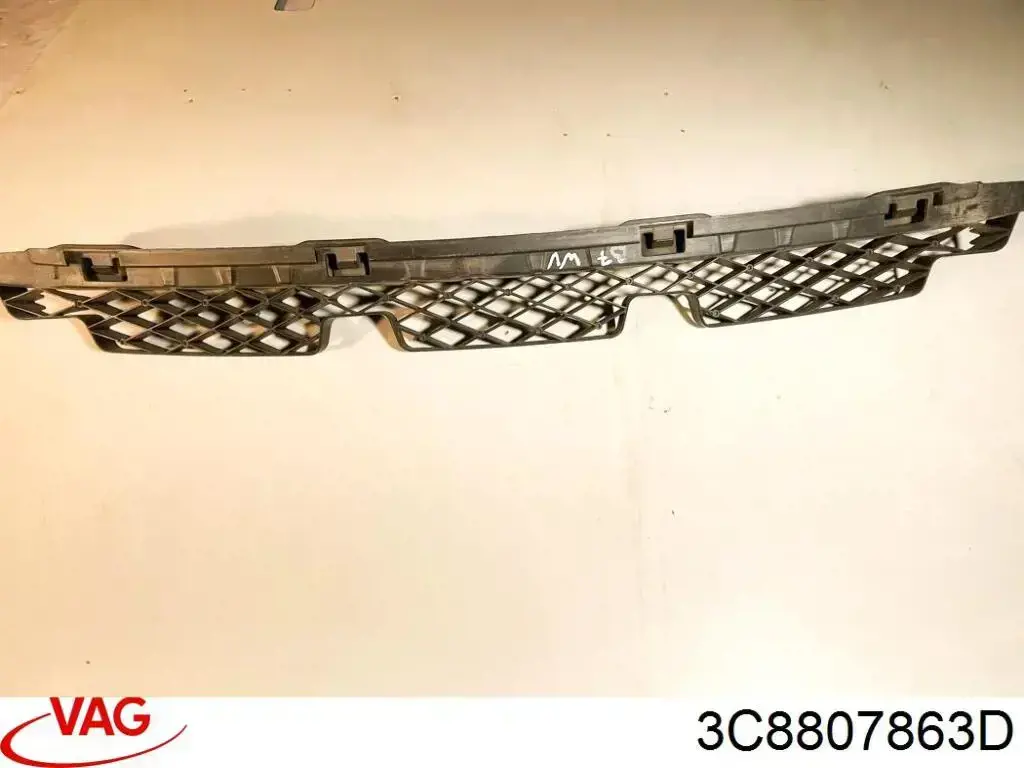 Купити 3C8807863D VAG Кронштейн бампера заднього, центральний
