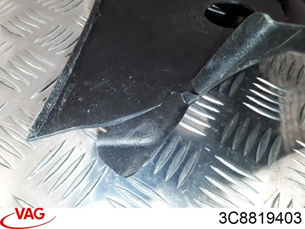Решітка двірників, ліва VAG 3C8819403 ціна, від 55.65 USD