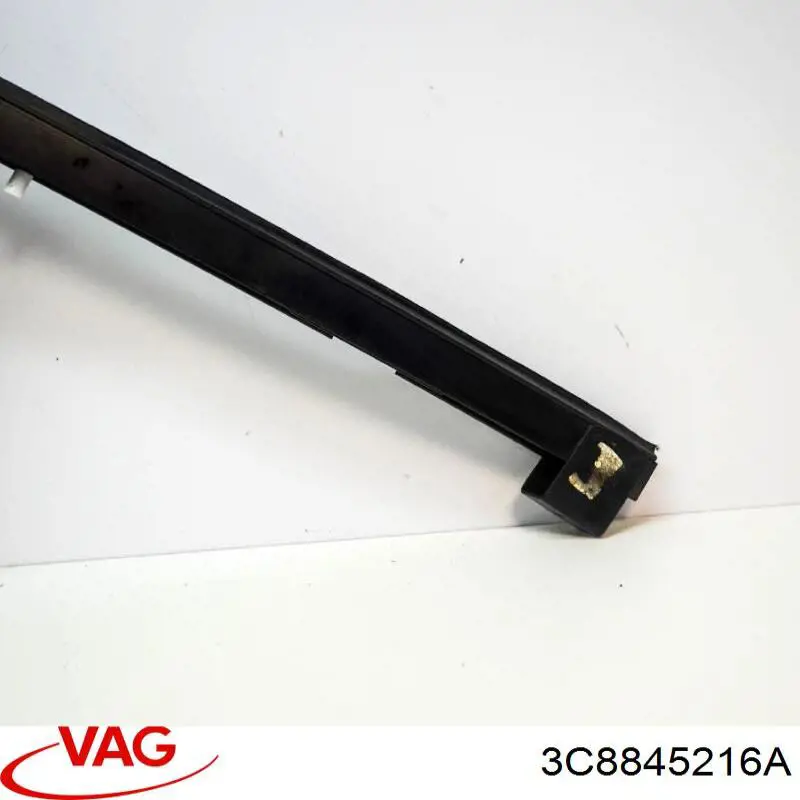 Скло-кватирка двері, задній, правій 3C8845216A VAG