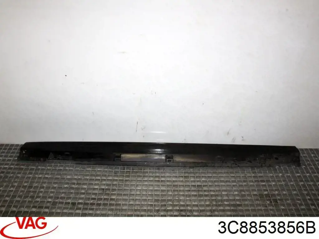 Накладка зовнішня (молдинг) порога, правий 3C8853856B VAG