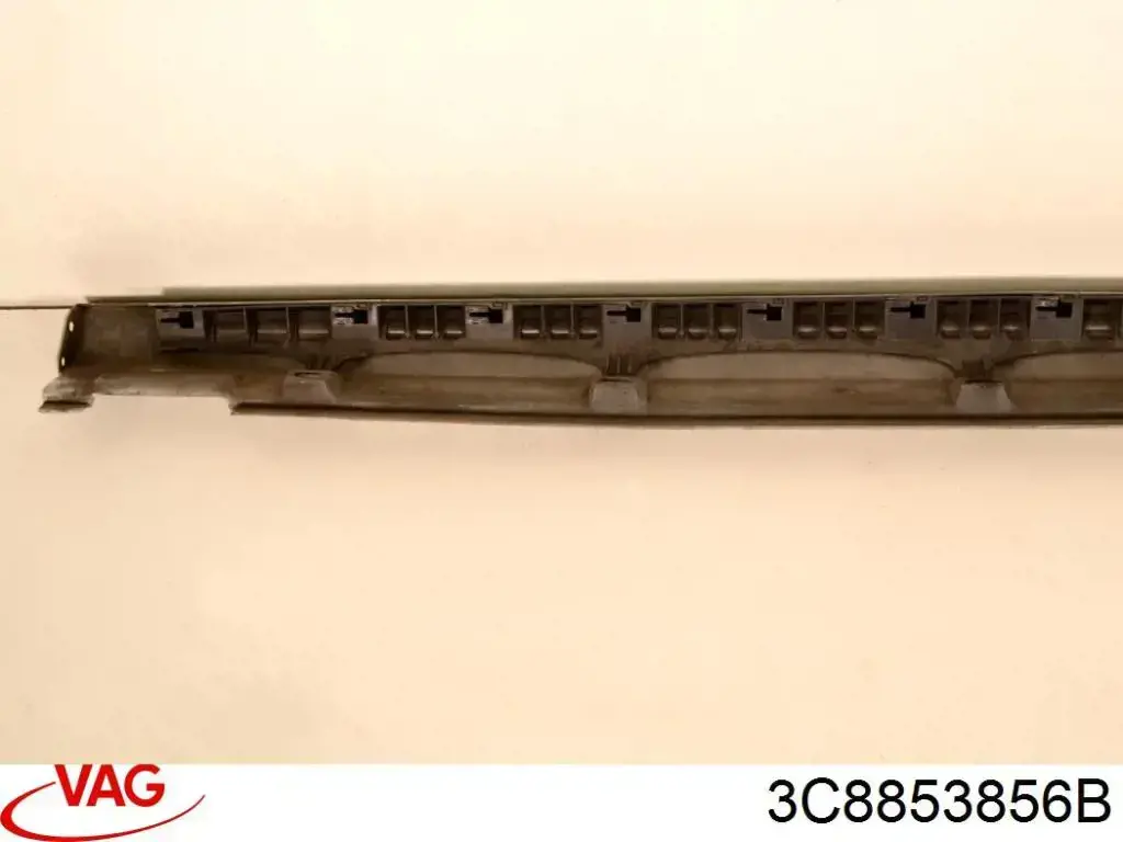 Накладка зовнішня (молдинг) порога, правий VAG 3C8853856B ціна, від 38.06 USD