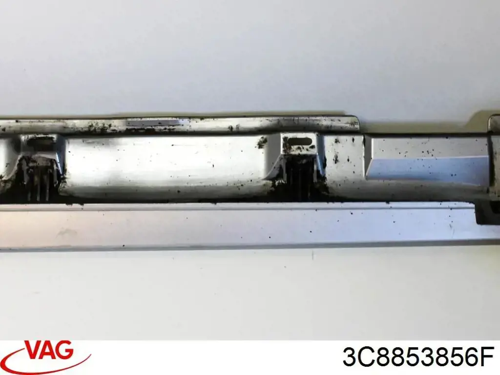 Накладка зовнішня (молдинг) порога, правий 3C8853856F VAG
