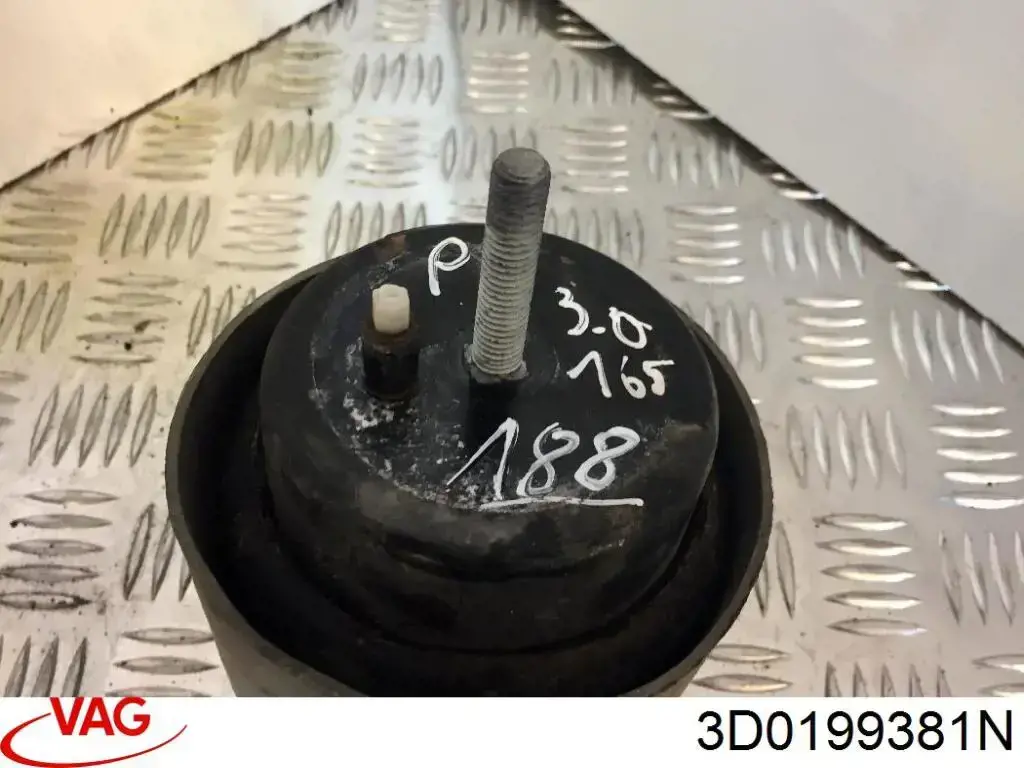 Купити 3D0199381N VAG Подушка (опора) двигуна ліва/права