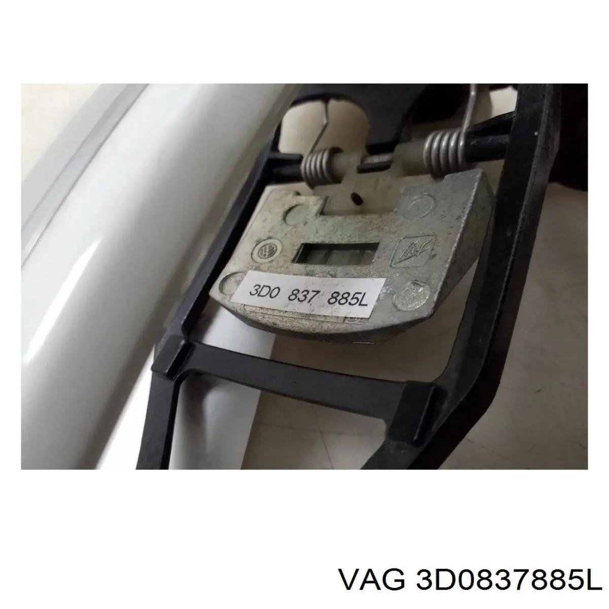 Купити 3D0837885L VAG Тримач зовнішньої ручки дверей, задніх лівих