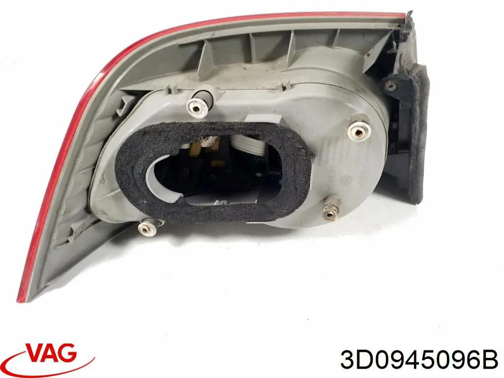 Задній правий зовнішній ліхтар VAG 3D0945096B ціна, від 126.69 USD