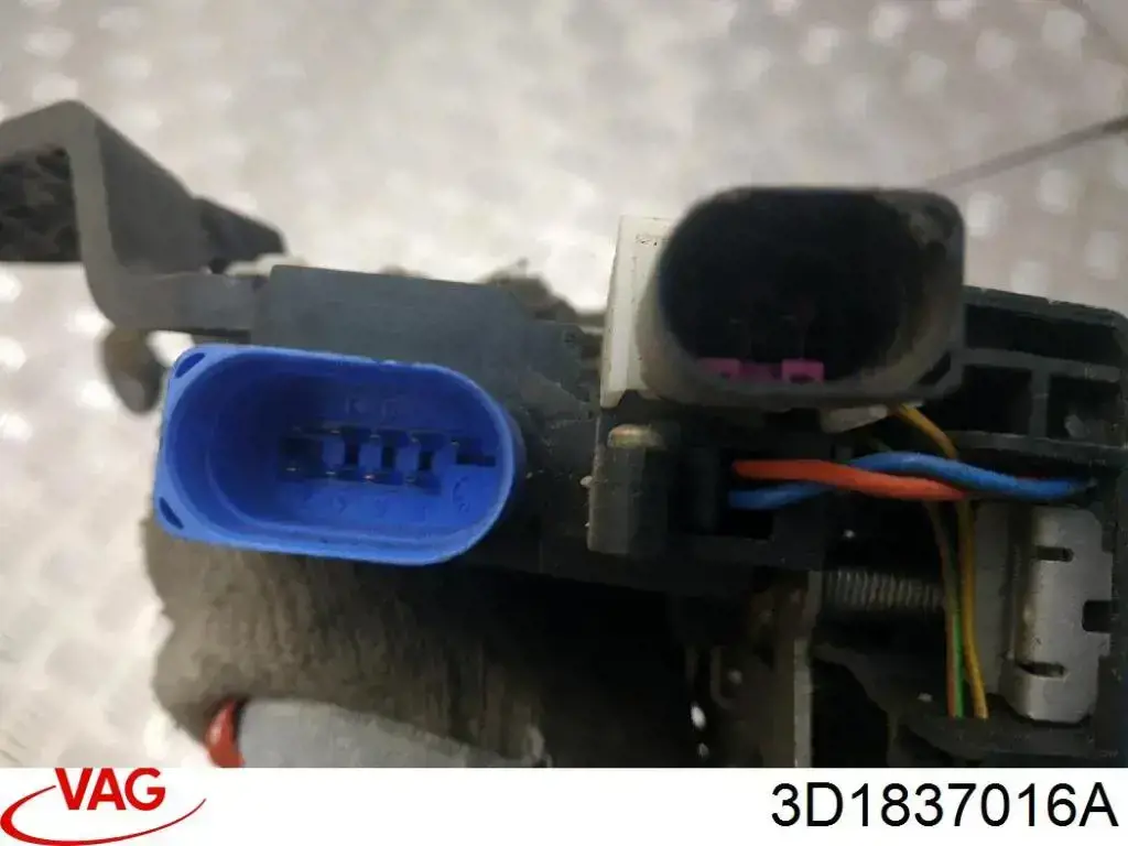 Замок передніх пасажирських дверей VAG 3D1837016A ціна, від 26.93 USD
