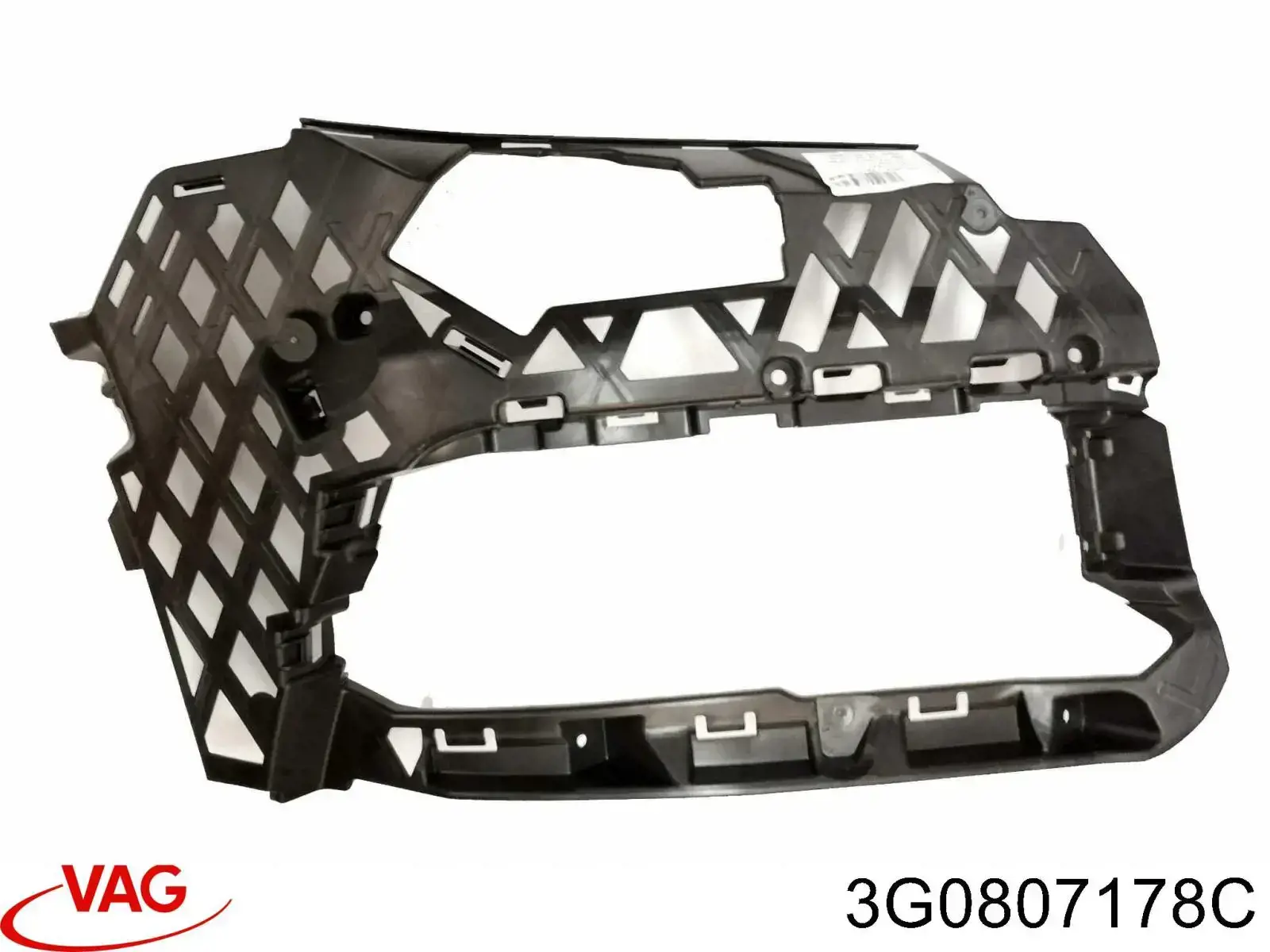 Направляюча переднього бампера, права VAG 3G0807178C ціна, від 53.95 USD
