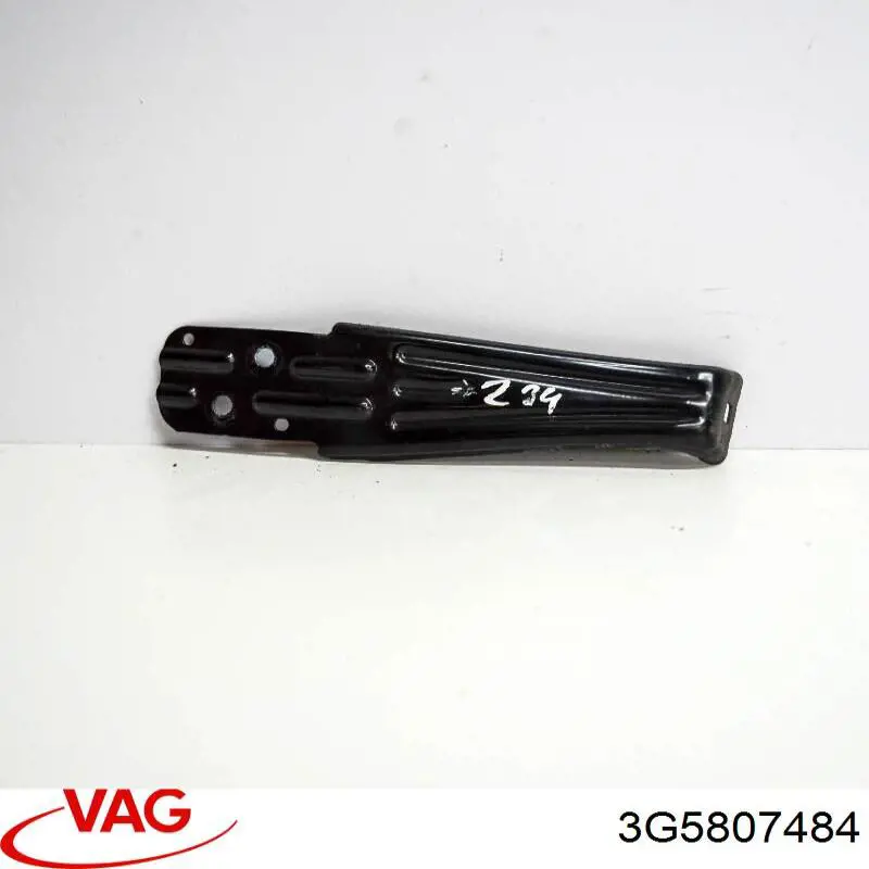 Направляюча заднього бампера, права VAG 3G5807484