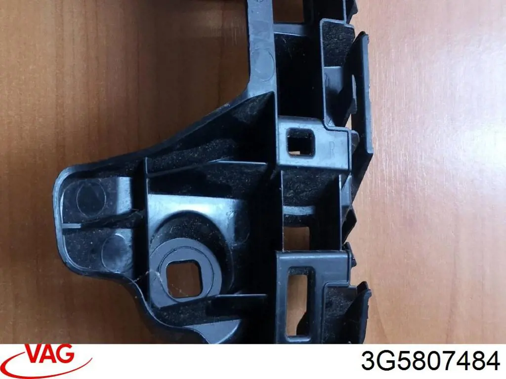 Направляюча заднього бампера, права VAG 3G5807484 ціна, від 8.96 USD