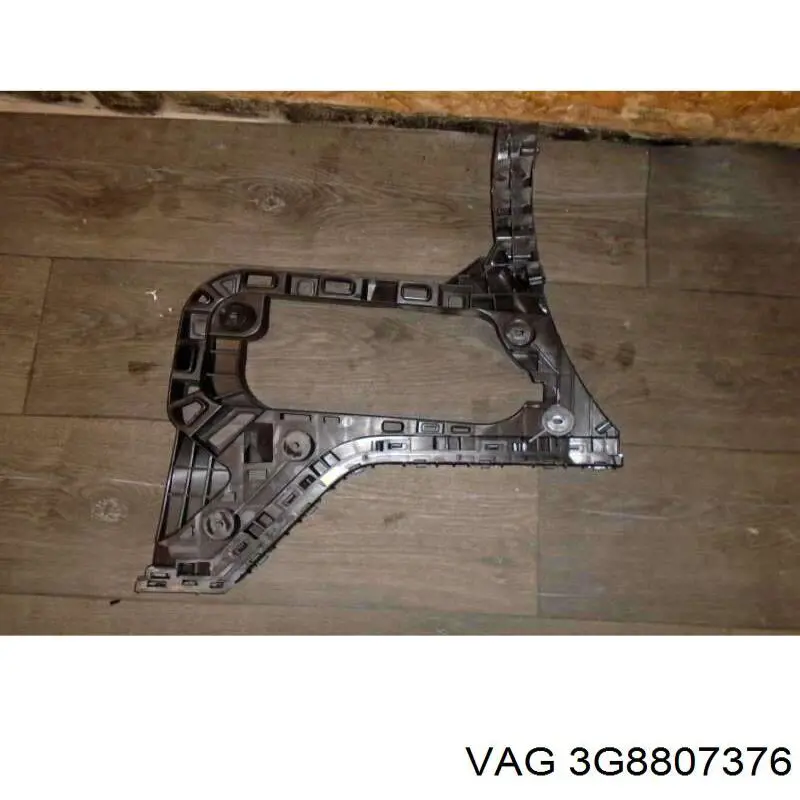 3G8807376 VAG Напрямна заднього бампера, права