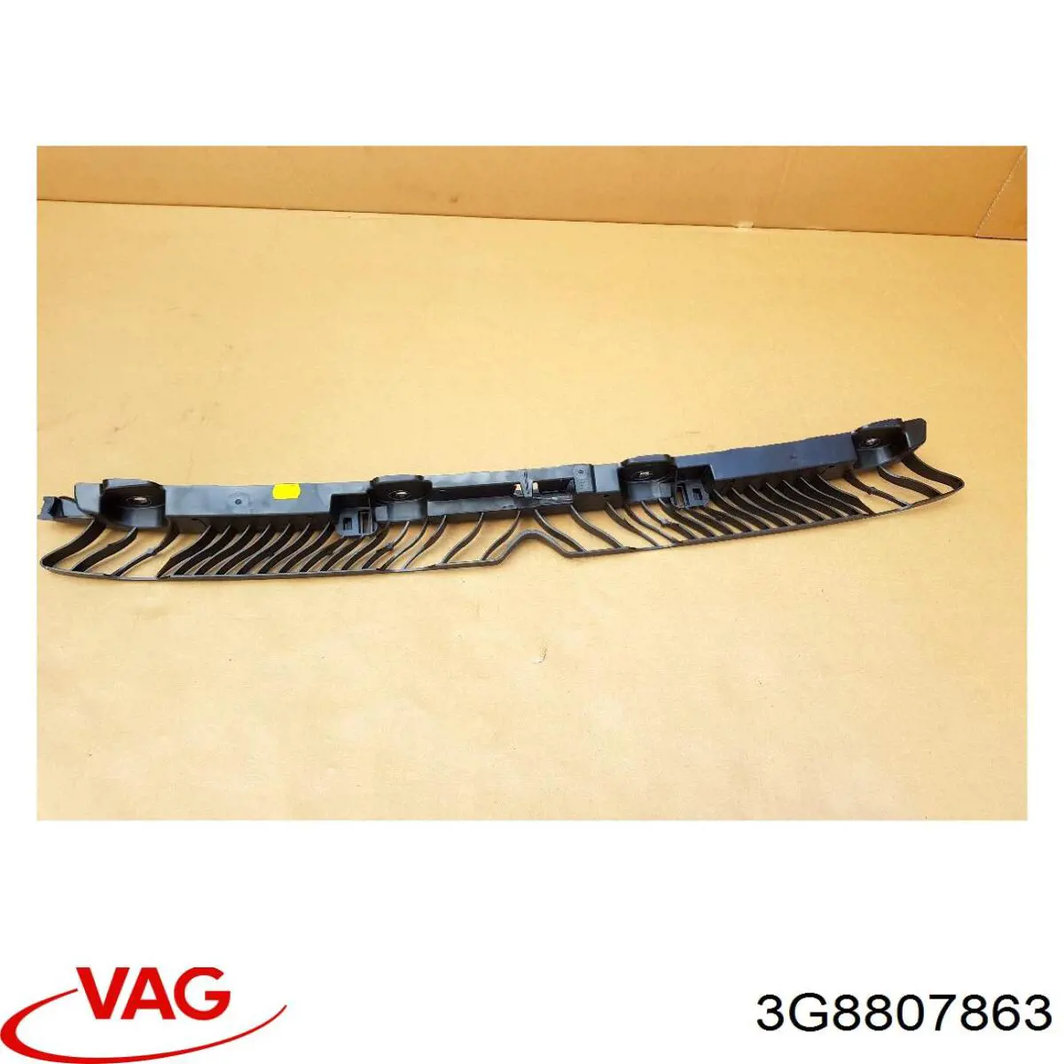 3G8807863 VAG Кронштейн бампера заднього, центральний