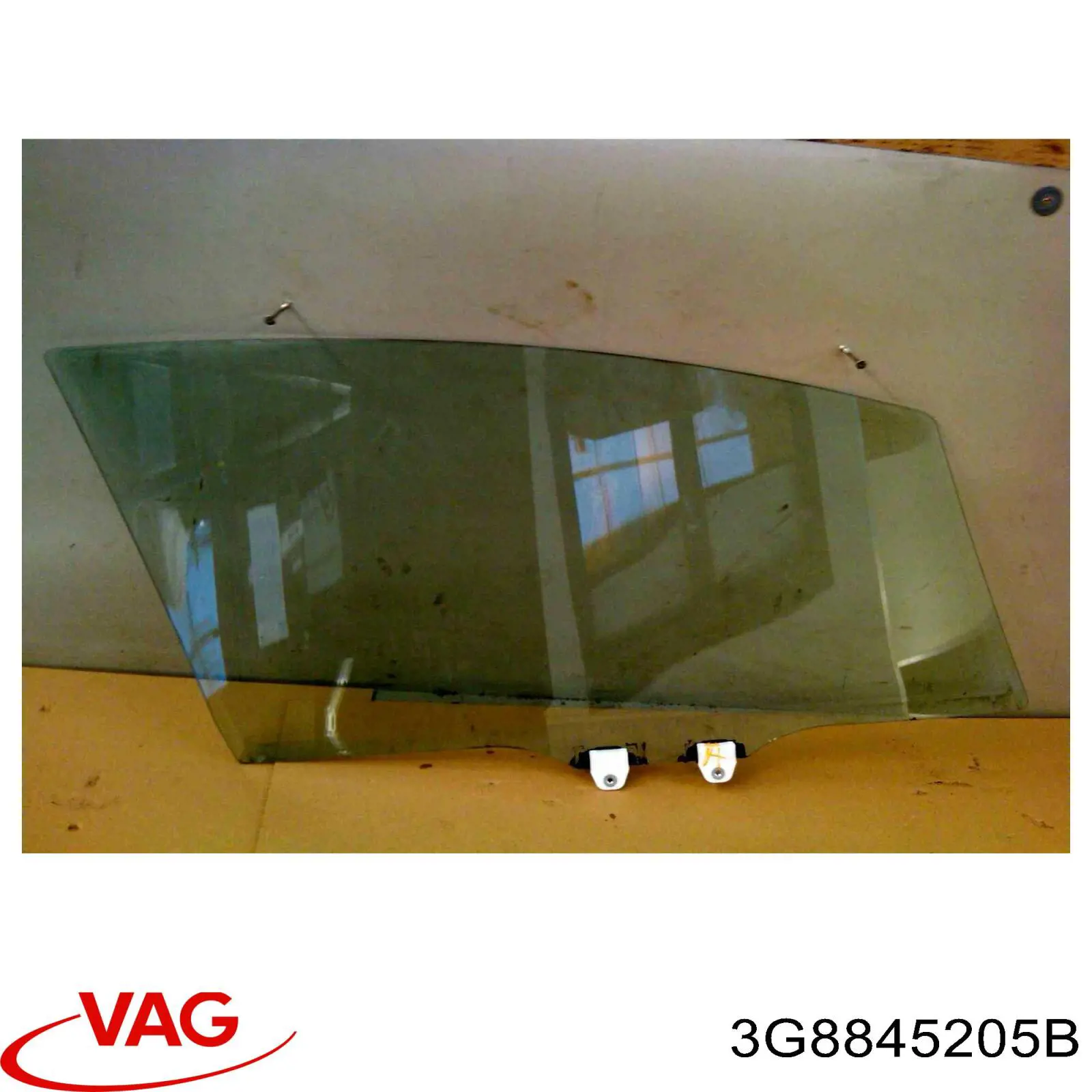 Купити 3G8845205B VAG Скло задньої двері лівої