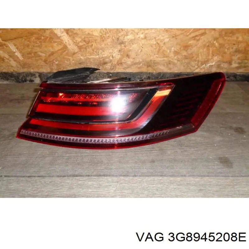 3G8945208E VAG Задній правий зовнішній ліхтар