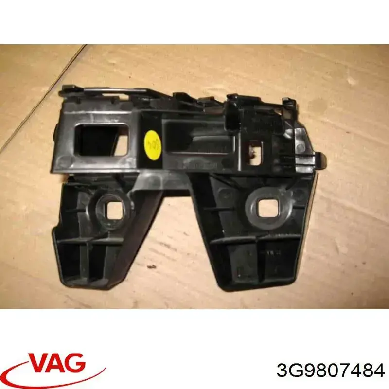 Направляюча заднього бампера, права 3G9807484 VAG