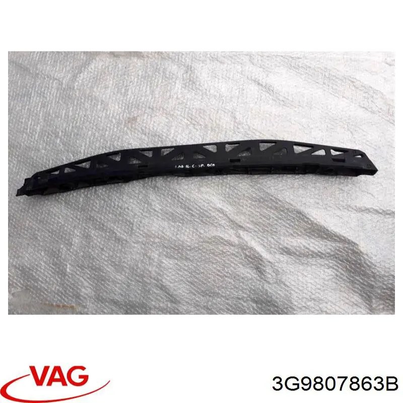 Купити 3G9807863B VAG Лівий кронштейн кріплення бампера заднього