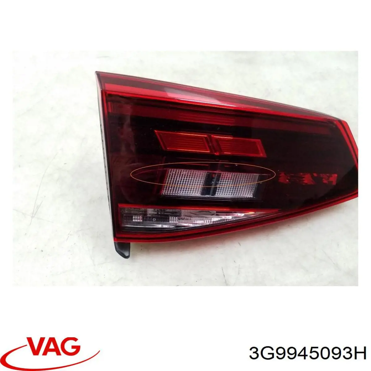 Стоп задній VAG 3G9945093H ціна, від 50.66 USD
