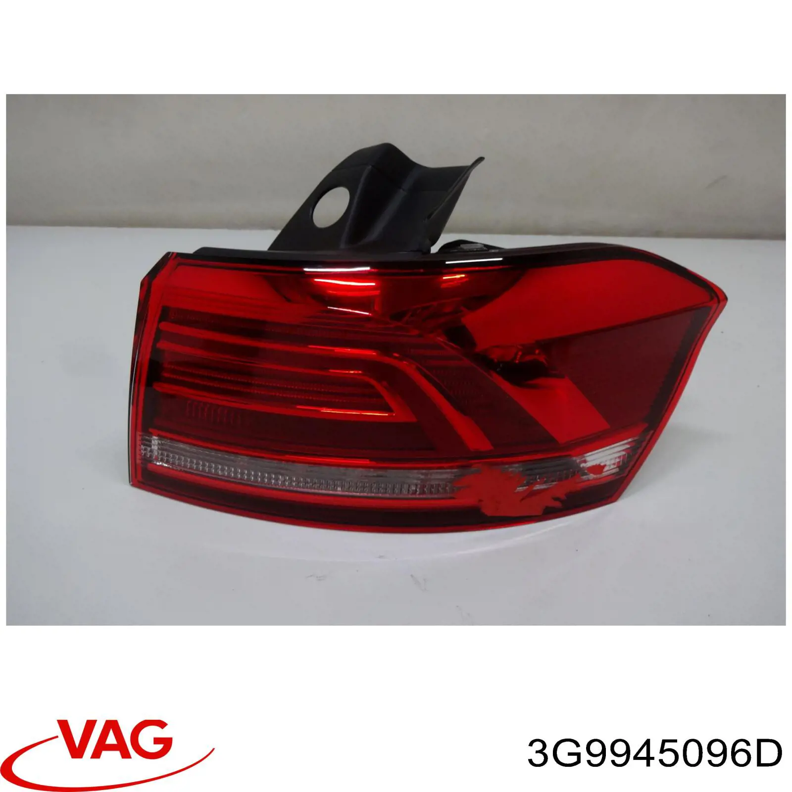 Купити 3G9945096B VAG Ліхтар задній правий, зовнішній