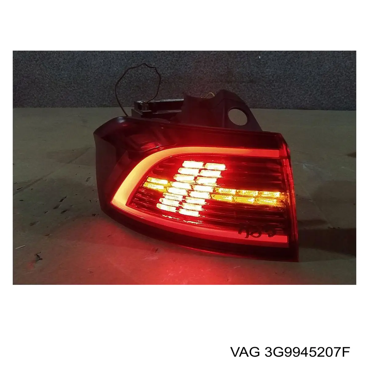 3G9945207F VAG Задній лівий зовнішній ліхтар