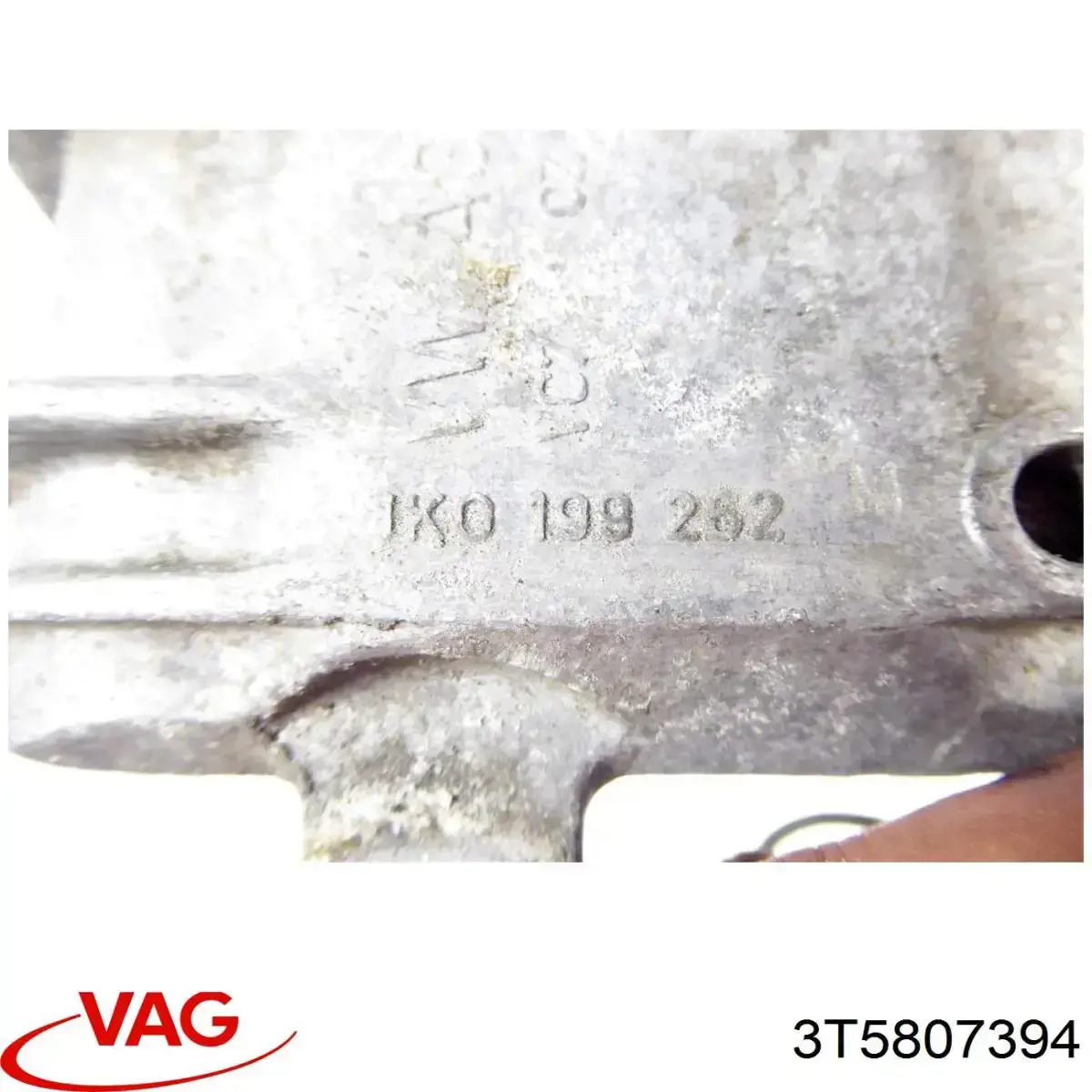 Направляюча заднього бампера, права VAG 3T5807394 ціна, від 6.33 USD
